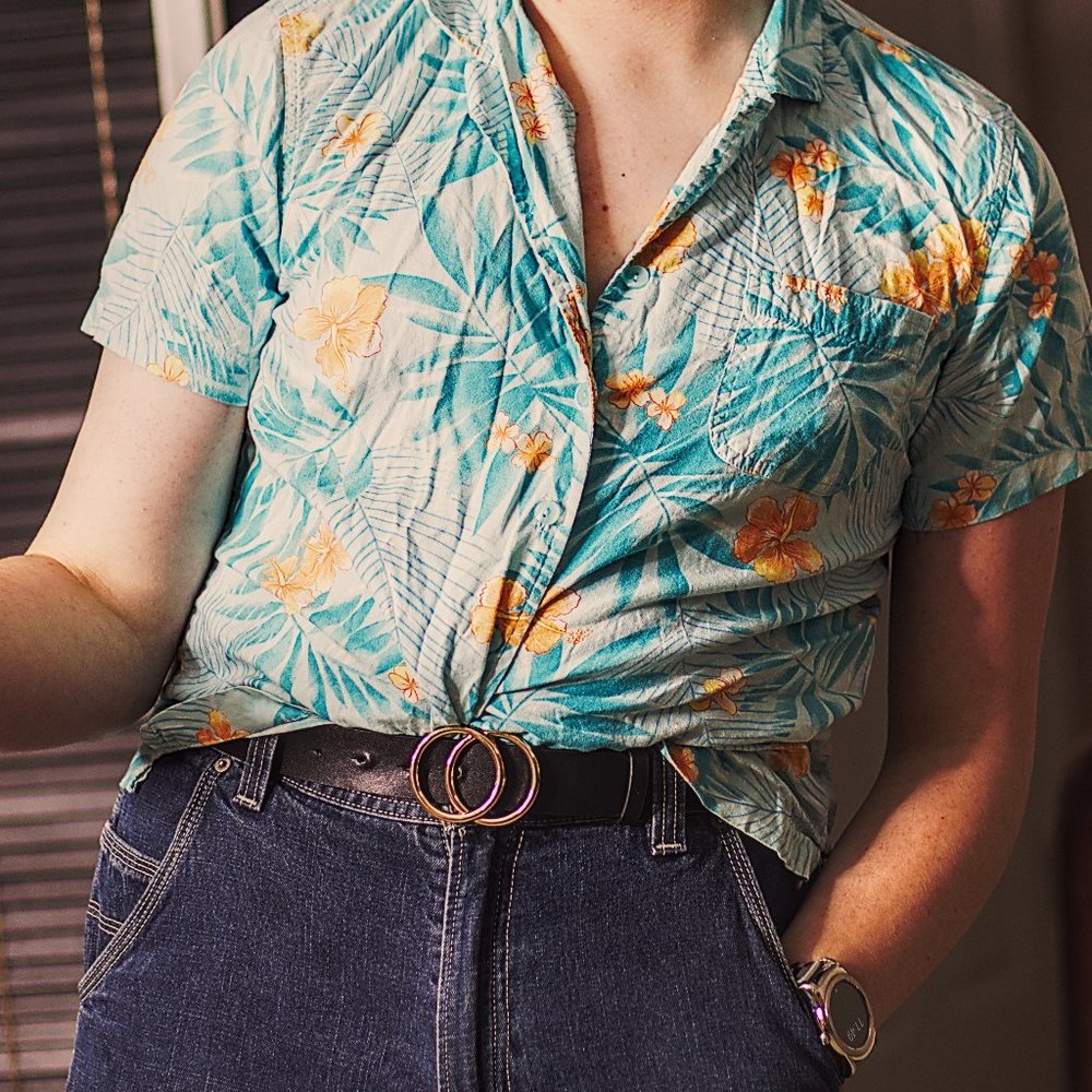 TROPICAL/FLORAL PRINT CROPPED BUTTON UP SHIRT